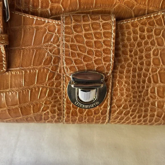 Liz Claiborne’s Tan Crocodile Pattern Tan Handbag - Picture 11 of 17